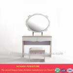 Modern design dressing table with mirror