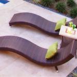 AR-0627 rattan sun lounger for swimming pool