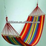 outdoor portative Cotton stripe fabric hammck with wooden bar canvas swimg hammock with wooden durable high quality Portable BTCFORPa02